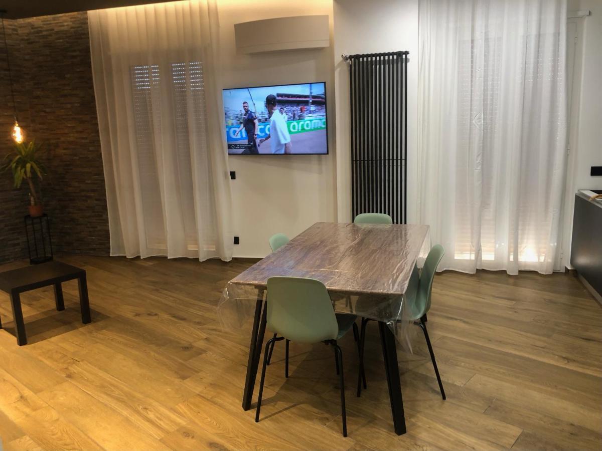 Borgiarooms Luxury Apartment 밀라초 외부 사진