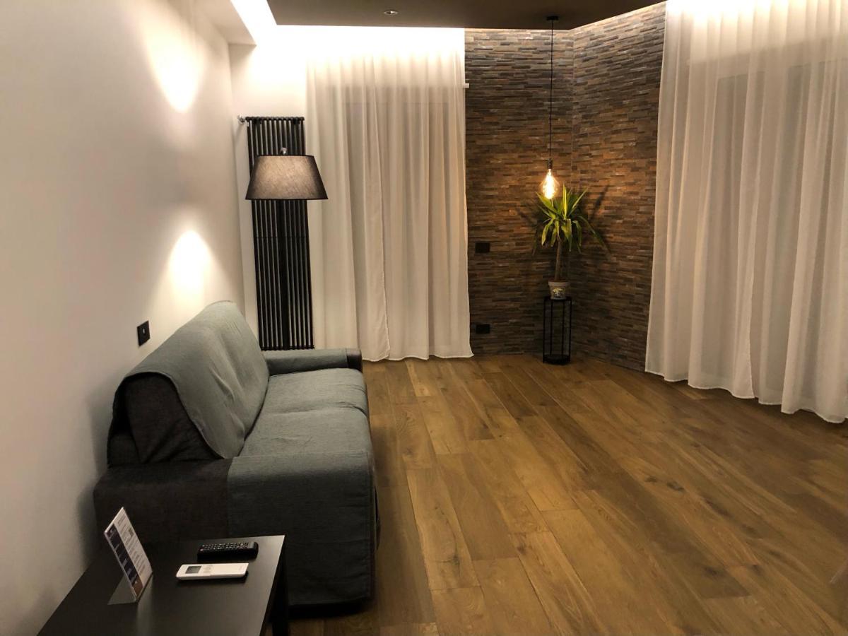 Borgiarooms Luxury Apartment 밀라초 외부 사진