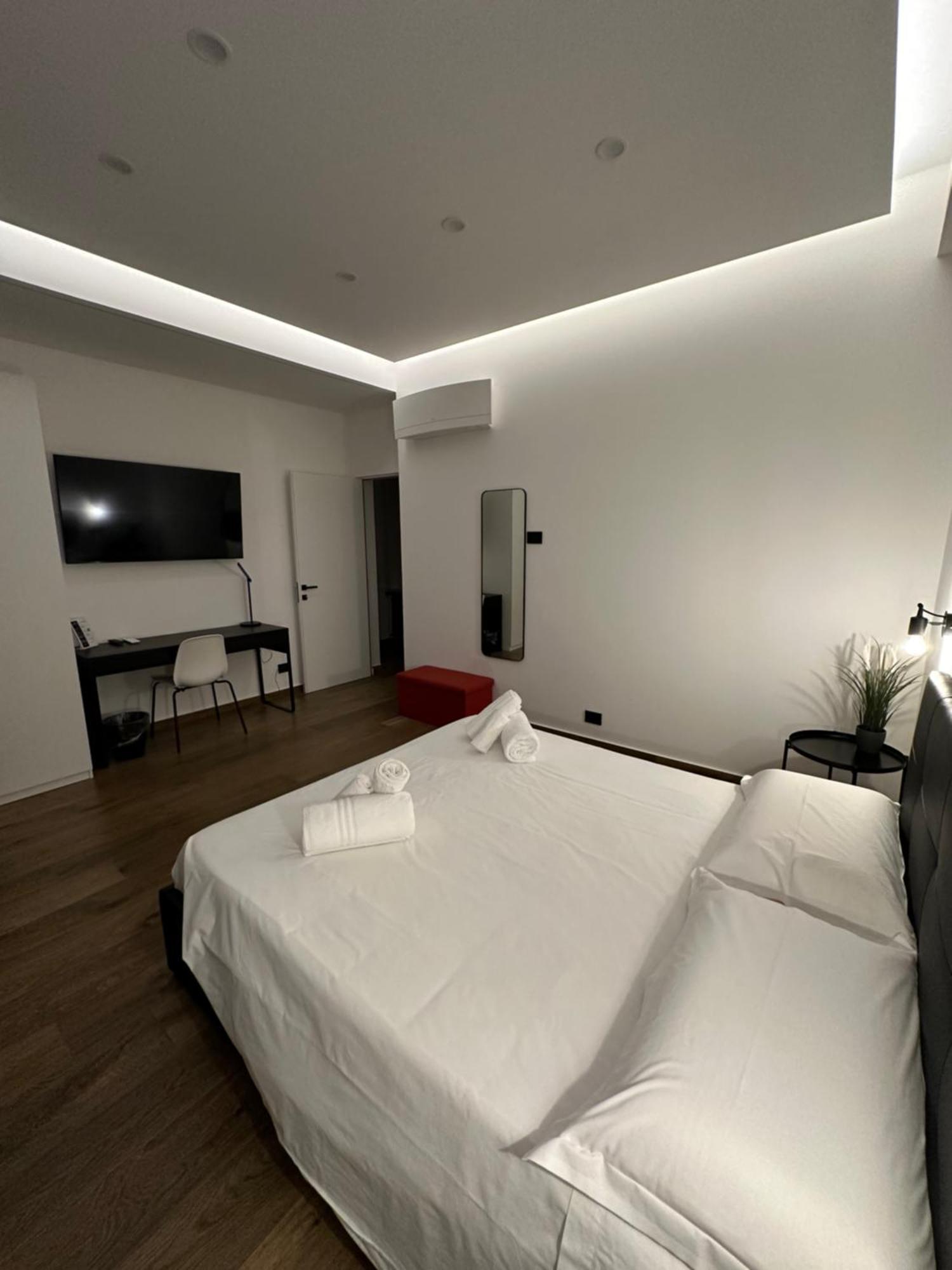 Borgiarooms Luxury Apartment 밀라초 외부 사진